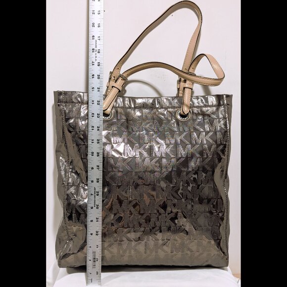 Nice MICHAEL KORS AV-1309 Monogram Metallic Bronze Patent Leather Large Tote - Picture 2 of 5